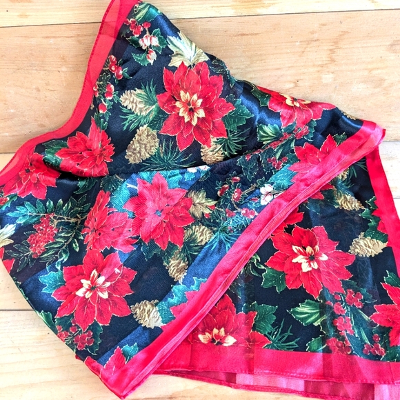 Elaine Gold Collection XIIX holiday silky scarf - Picture 5 of 8